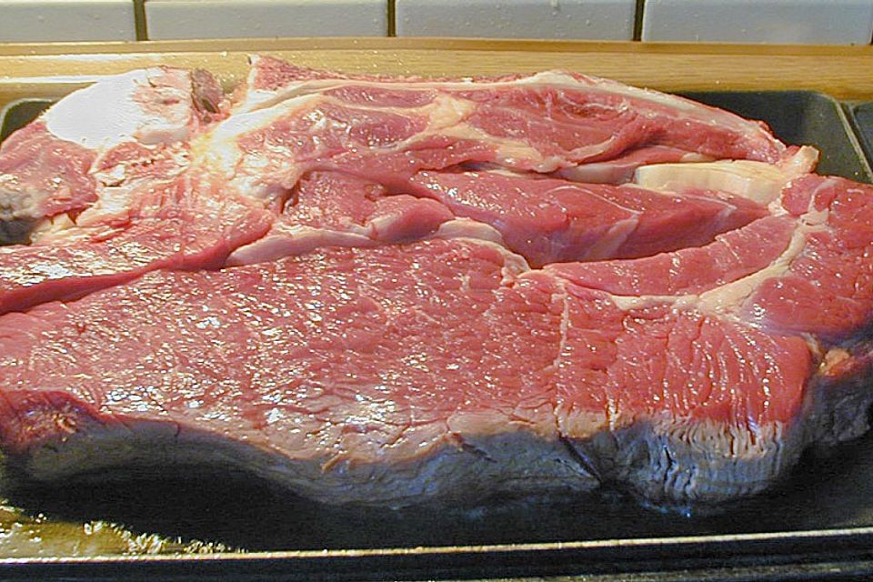 Schmorfleisch mit Zwiebelsauce aus der Rinderbrust