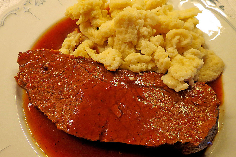 Schmorfleisch mit Zwiebelsauce aus der Rinderbrust