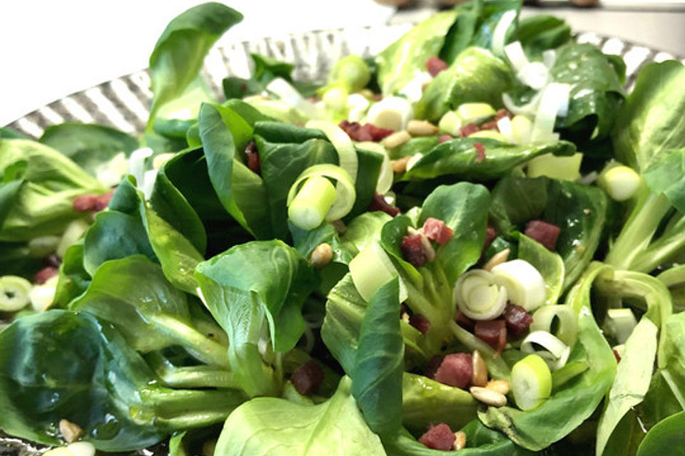 Feldsalat mit Speck - Nuss - Vinaigrette