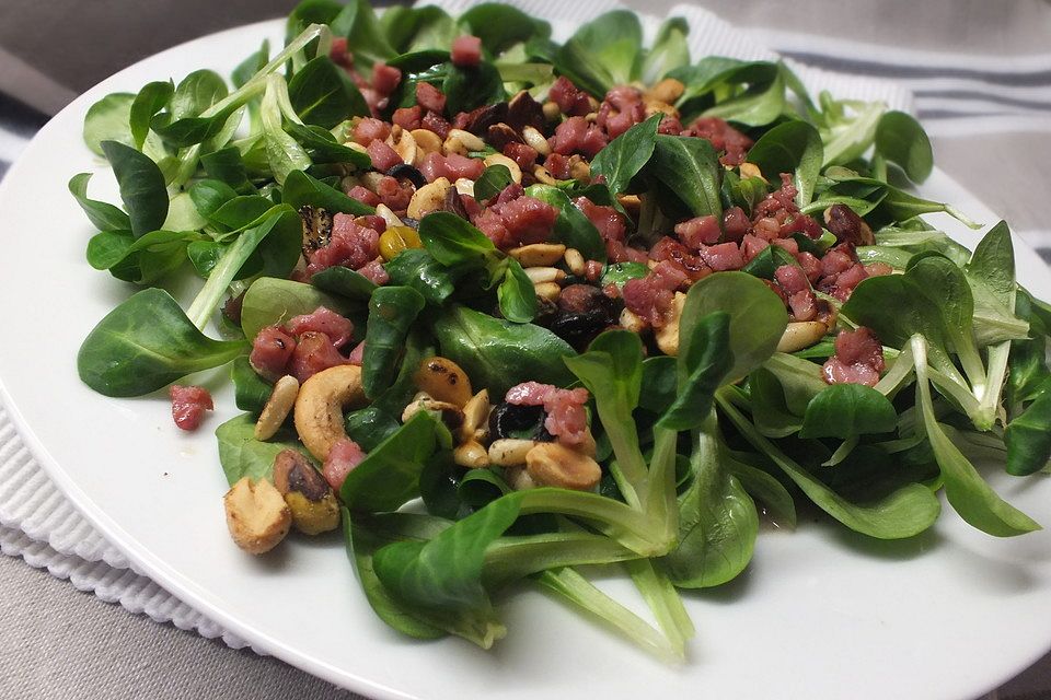 Feldsalat mit Speck - Nuss - Vinaigrette