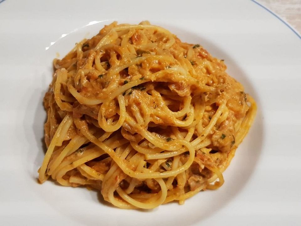 Spaghetti mit Tomaten - Thunfisch - Sahne - Soße von Predacon | Chefkoch