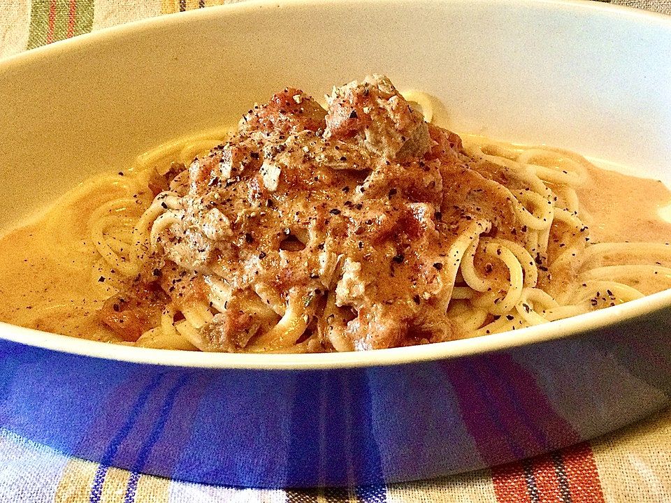 Spaghetti mit Tomaten - Thunfisch - Sahne - Soße von Predacon| Chefkoch