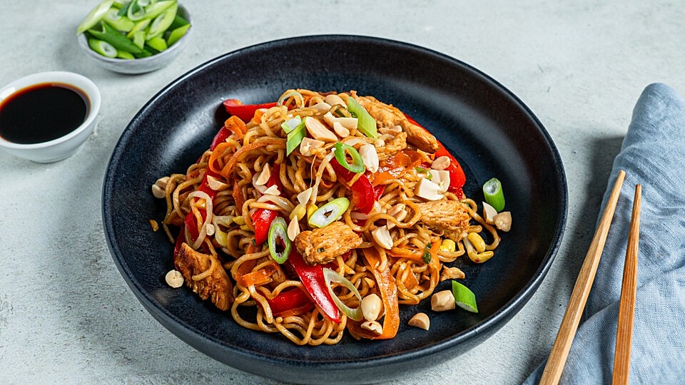 Gebratene Asia Nudeln mit Hähnchen (High Protein) von Chefkoch_ChristinaS
