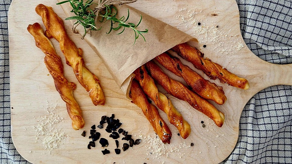 Zweierlei Pizza-Sticks aus dem Airfryer von Henglein
