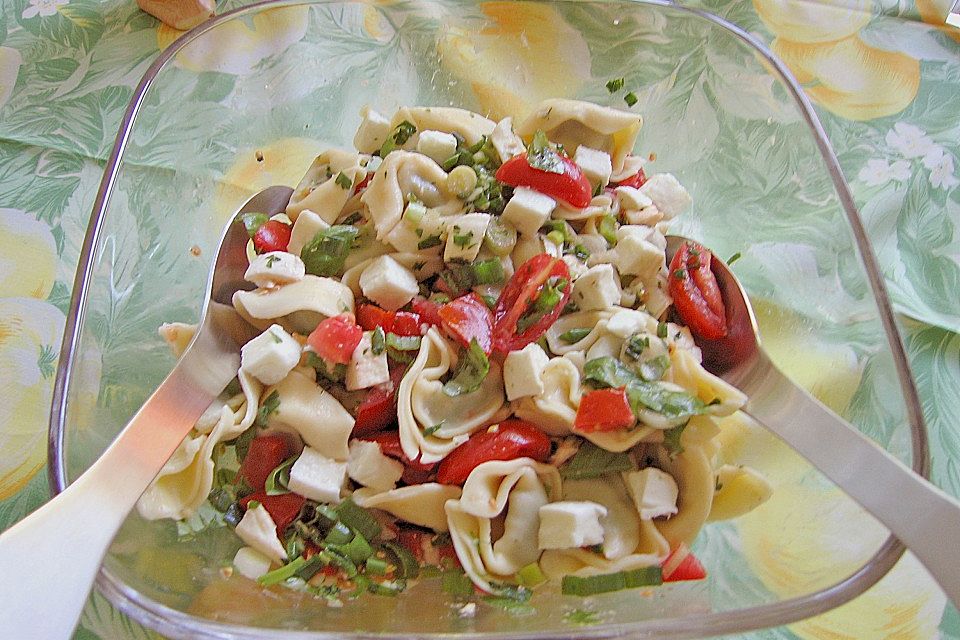 Tortellinisalat mit Paprika à la Nora