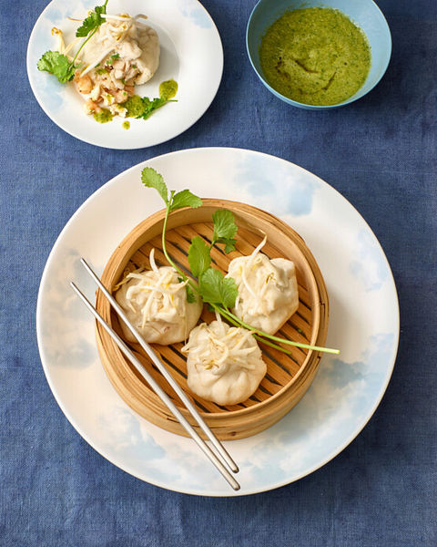 Dumplings mit Hähnchen und Yuzu-Gurken-Sauce
