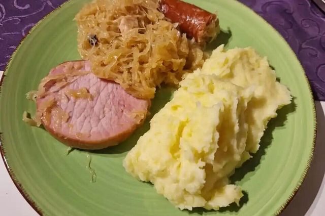 Norddeutscher Sattmacher - Sauerkraut trifft Räucherwurst von ...