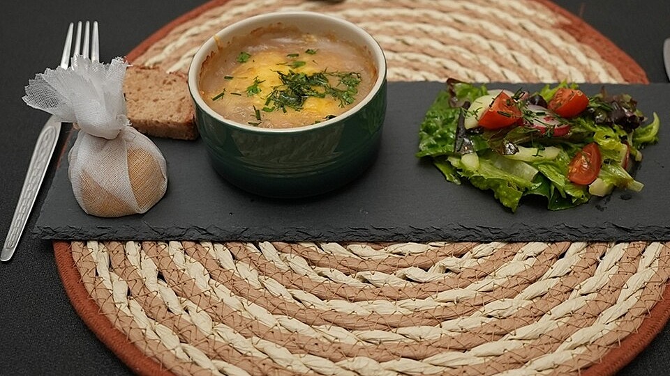 Kleines Ragout mit Ost-Charme - Ente | Brühe | Käse | Brot von DasperfekteDinner