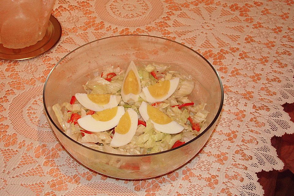 Gemischter Salat mit Eiern und Thunfisch