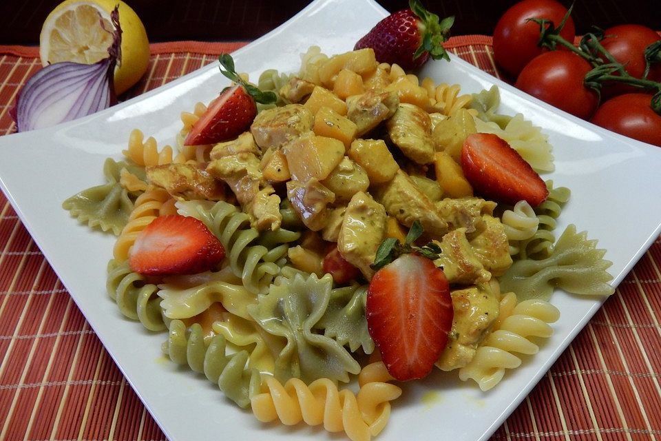 Currypasta mit Pute oder Huhn und Granatapfel