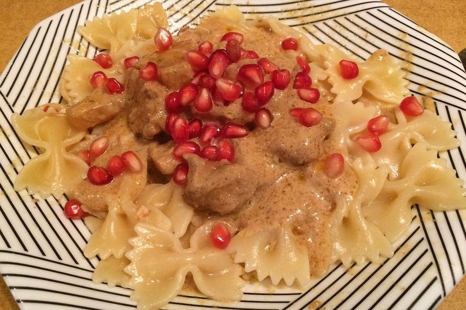 Currypasta mit Pute oder Huhn und Granatapfel