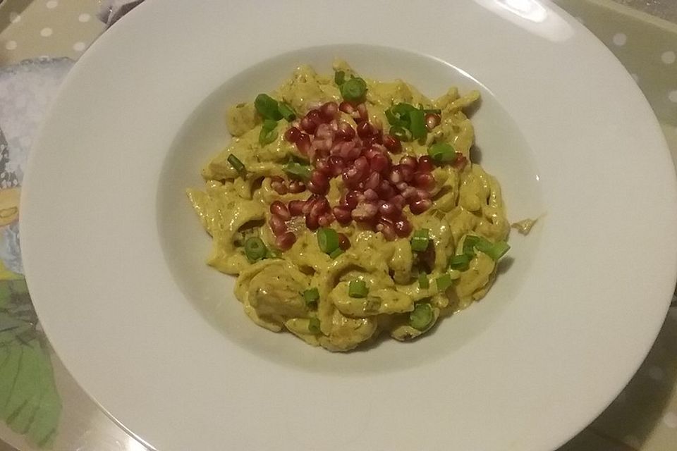 Currypasta mit Pute oder Huhn und Granatapfel