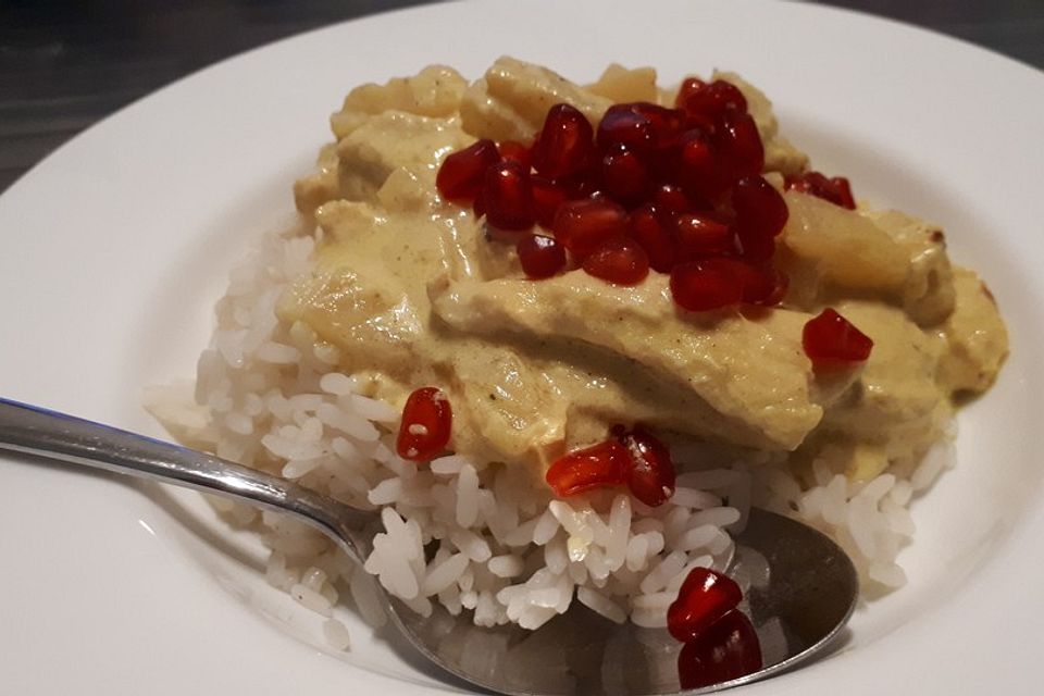 Currypasta mit Pute oder Huhn und Granatapfel