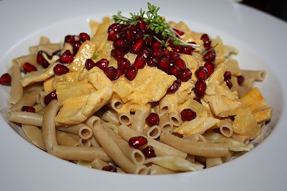 Currypasta mit Pute oder Huhn und Granatapfel