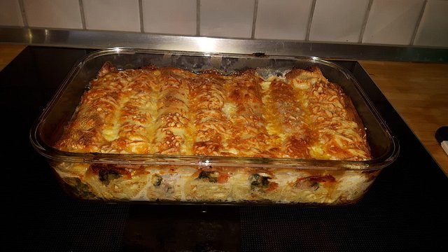 Überbackene Pfannkuchenrollen mit Spinatfüllung von nightowl