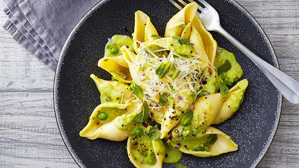 Muschelnudeln-mit-Avocado-Erbsen-Minze-F-llung