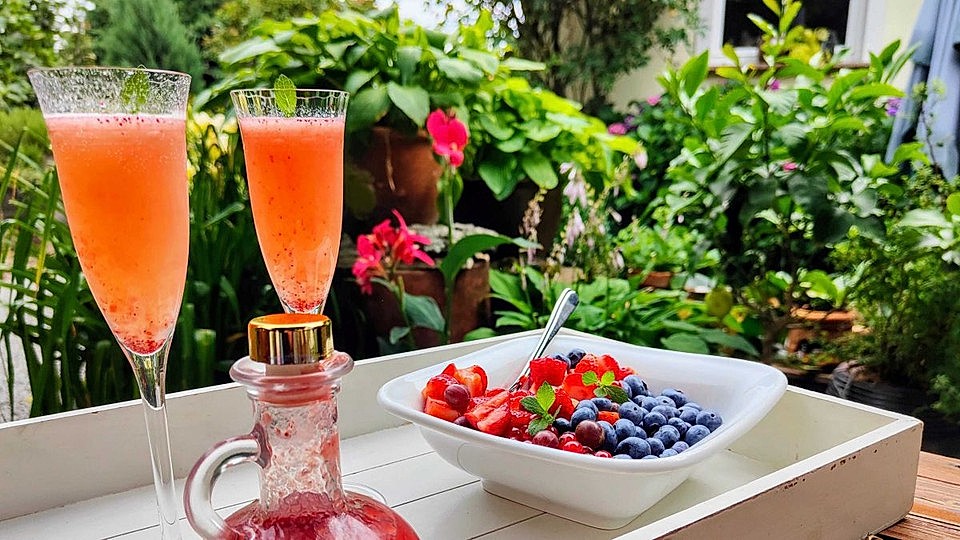 Retro Strawberry Spritz von olivia_winter