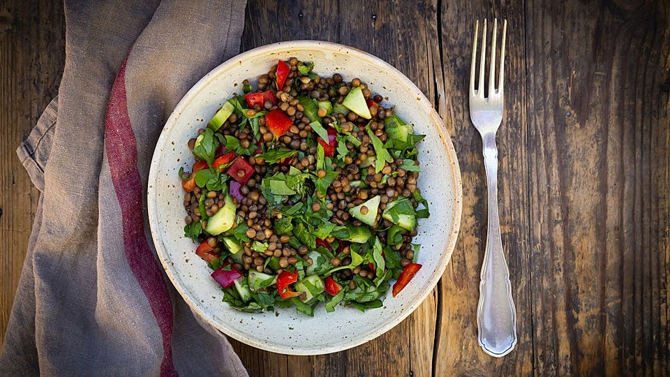 Lauwarmer-Linsensalat-mit-Balsamico