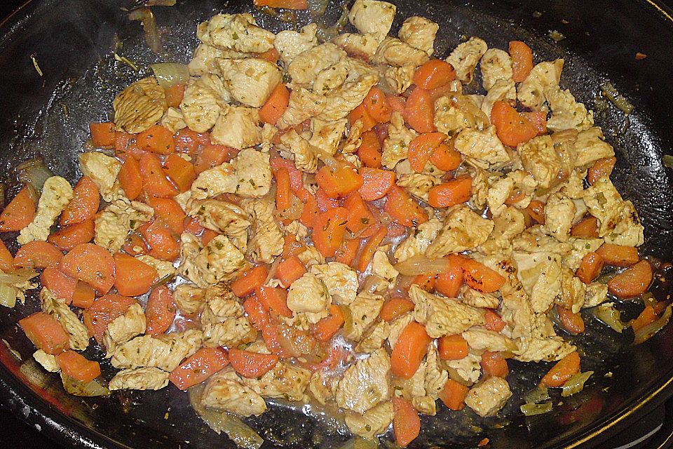 Hähnchenbrustfilet auf Möhren - Zwiebelbett Hähnchenbrustfilet auf Möhren - Zwiebelbett