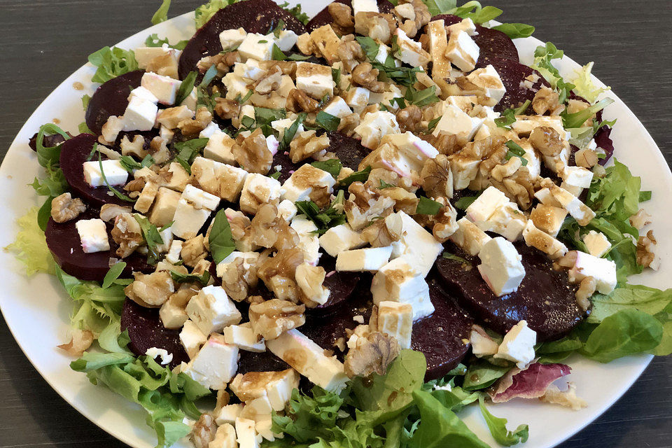 Rote Bete - Salat mit Schafskäse