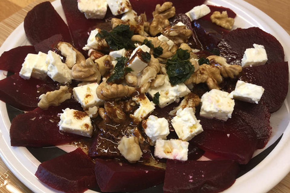 Rote Bete - Salat mit Schafskäse