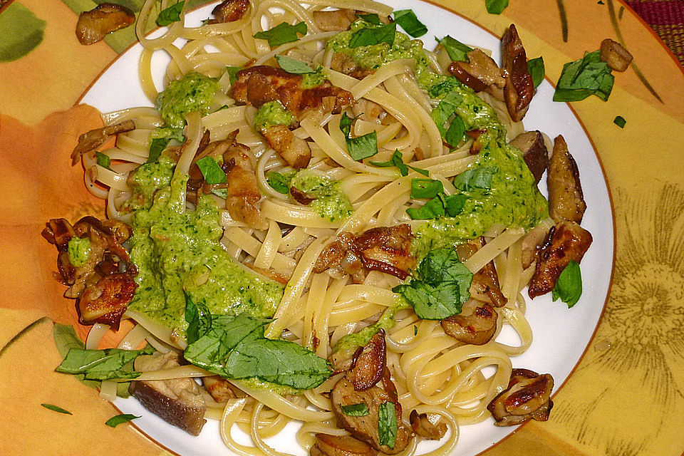 Tagliatelle mit Pilzen und Rucola