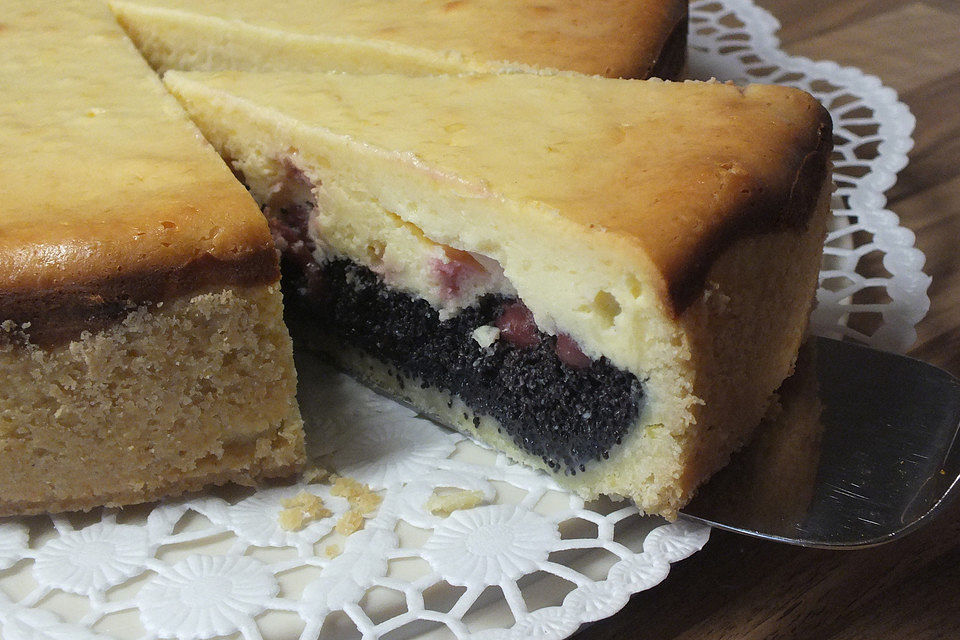 Mohn - Käsekuchen mit Kirschen