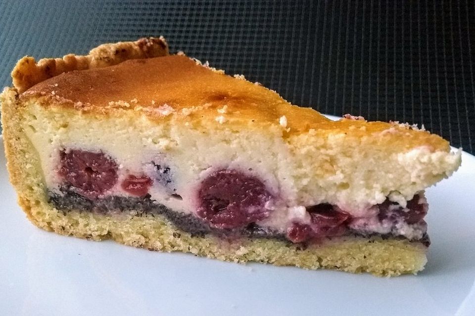 Mohn - Käsekuchen mit Kirschen