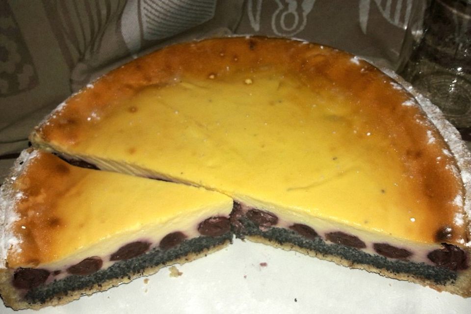 Mohn - Käsekuchen mit Kirschen