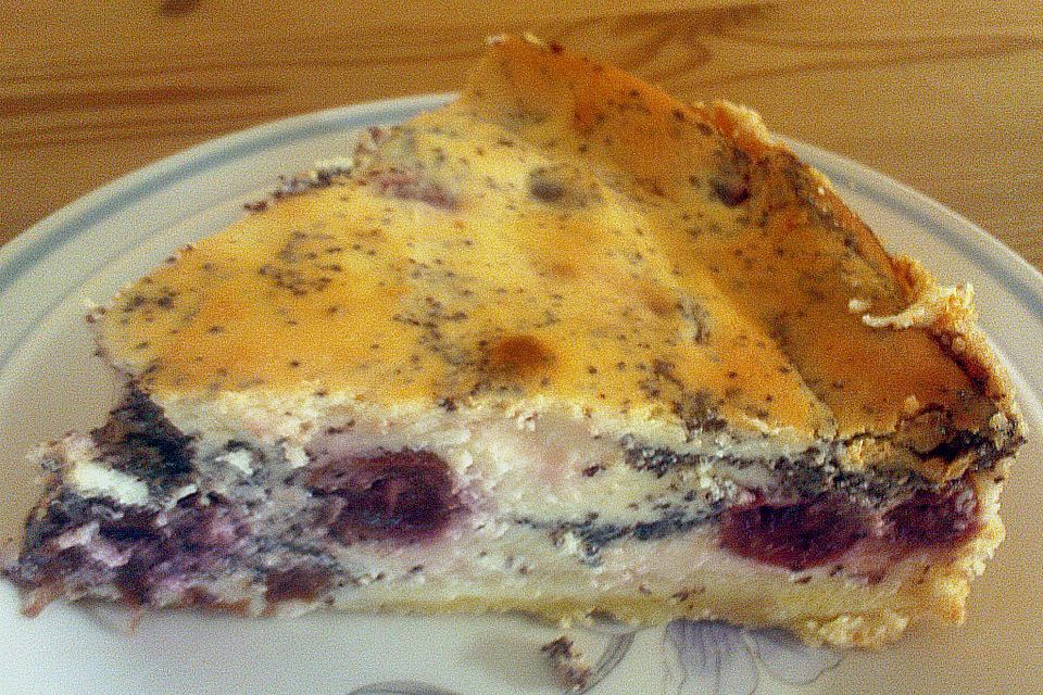 Mohn - Käsekuchen mit Kirschen