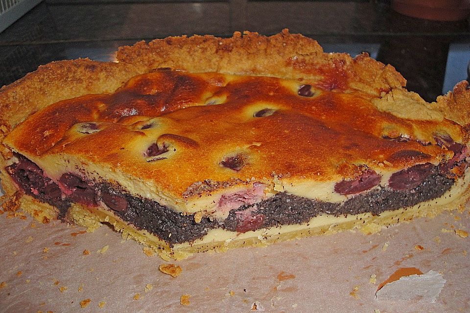 Mohn - Käsekuchen mit Kirschen