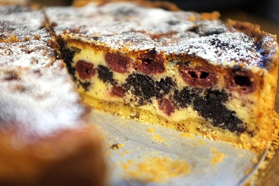 Mohn - Käsekuchen mit Kirschen