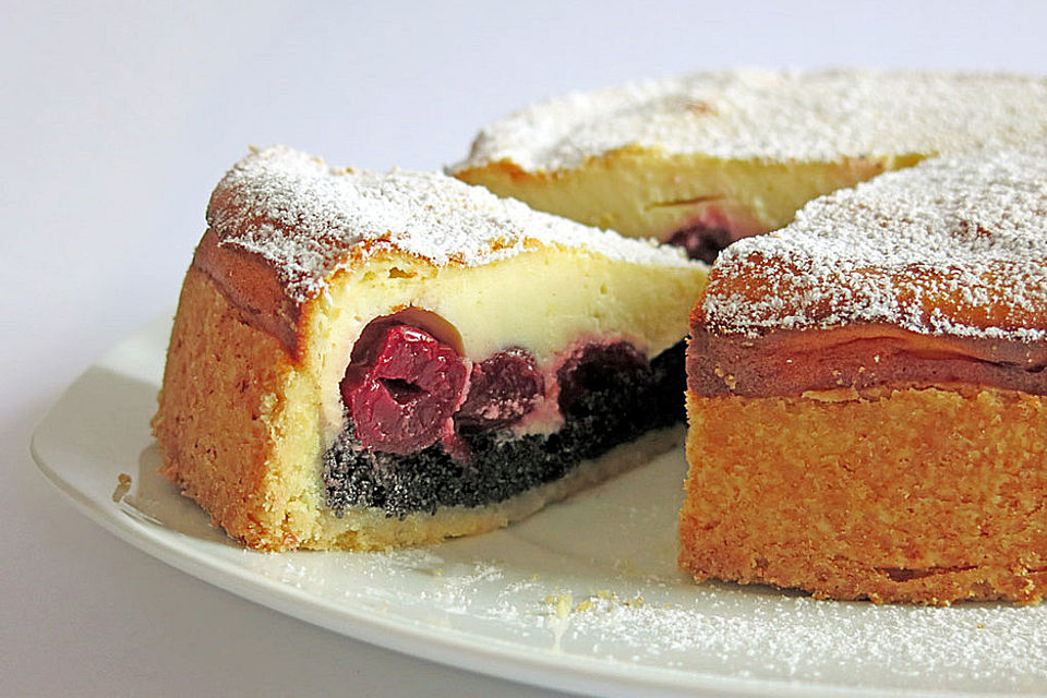 Mohn - Käsekuchen mit Kirschen