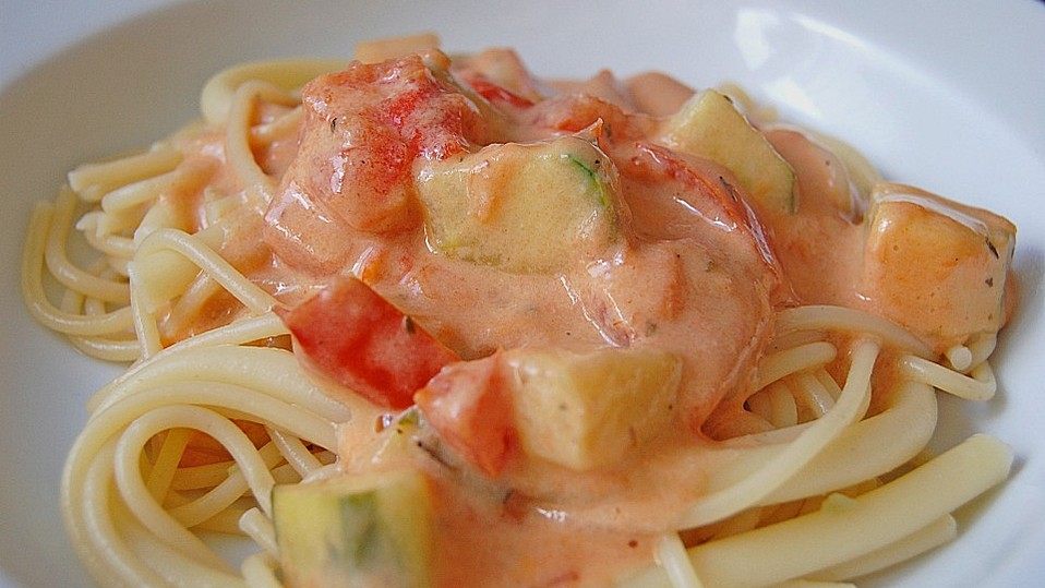 Spaghetti in Feta-Tomate-Gurken-Sauce von lecka-maus