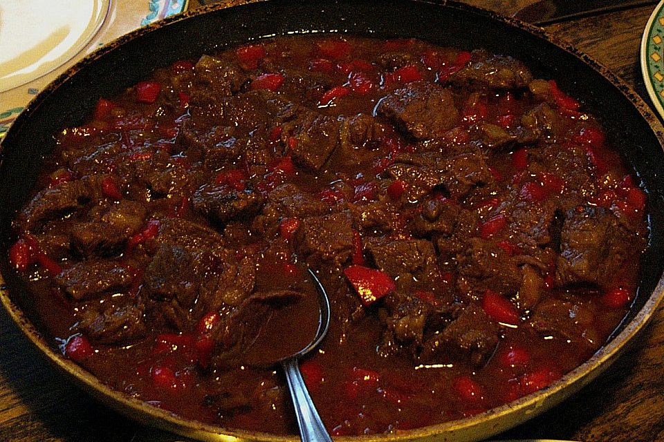 Gulasch mit Preiselbeeren