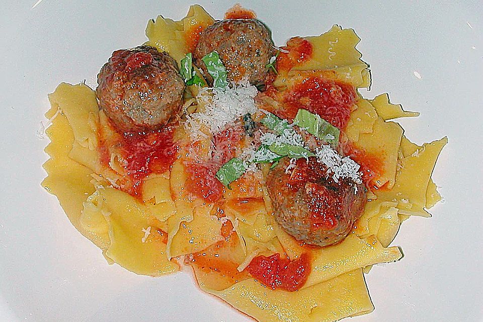 Kürbispapardelle mit Fleischbällchen