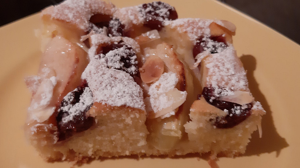 Apfel - Kirsch - Blechkuchen nach Oma Bärbel von Schwalbe Apfel - Kirsch - Blechkuchen nach Oma Bärbel von Schwalbe