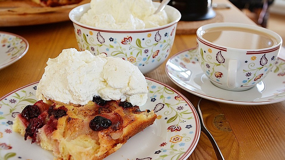 Apfel - Kirsch - Blechkuchen nach Oma Bärbel von Schwalbe Apfel - Kirsch - Blechkuchen nach Oma Bärbel von Schwalbe