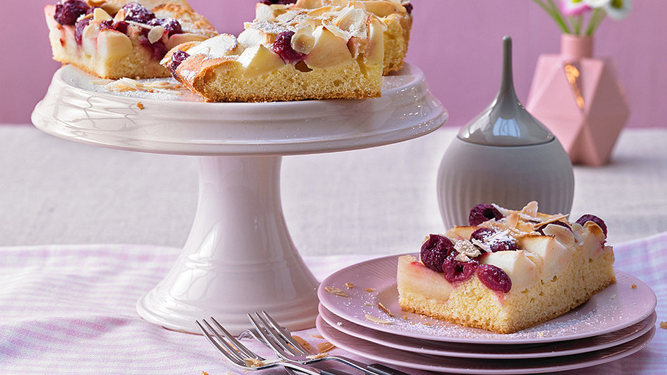 Apfel - Kirsch - Blechkuchen nach Oma Bärbel von Schwalbe Apfel - Kirsch - Blechkuchen nach Oma Bärbel von Schwalbe