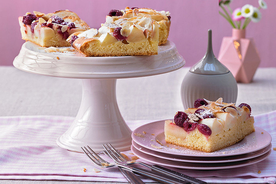 Apfel - Kirsch - Blechkuchen nach Oma Bärbel