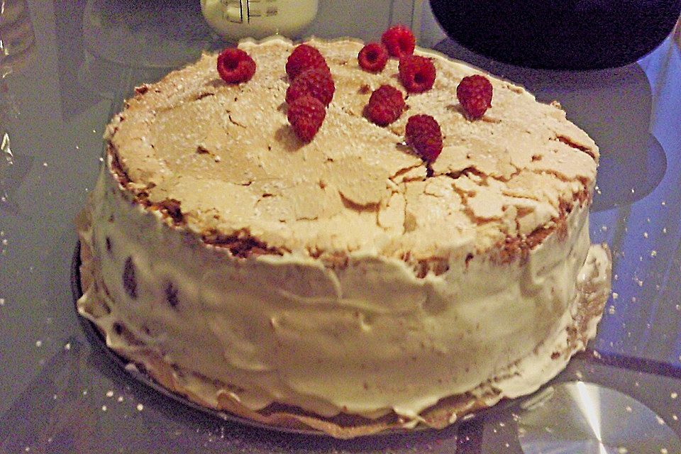 Himbeer - Baiser - Torte