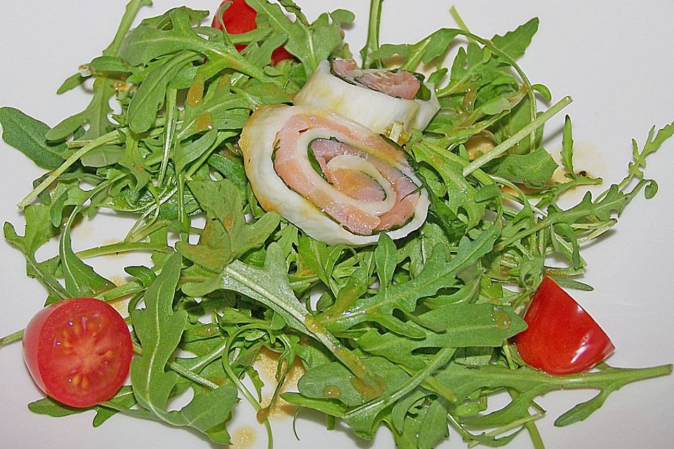 Mozzarella - Röllchen mit Lachs auf Rauke