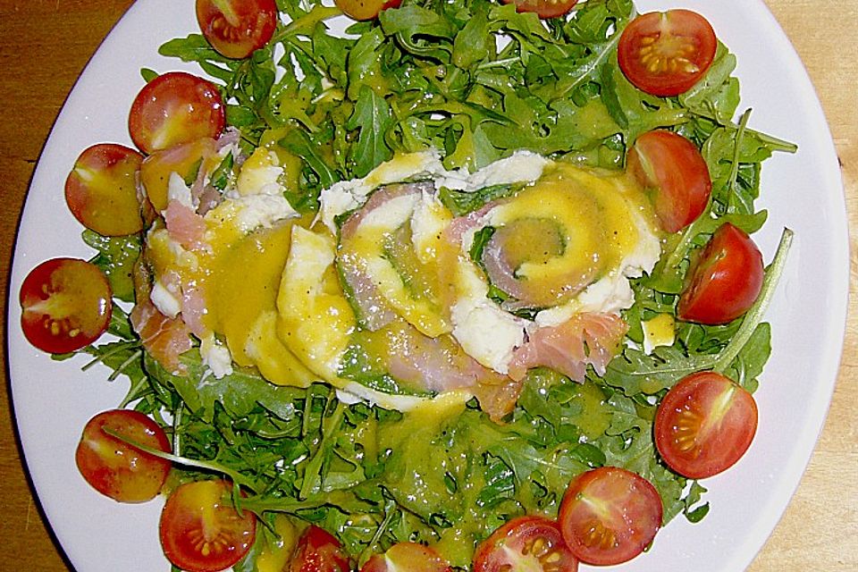 Mozzarella - Röllchen mit Lachs auf Rauke