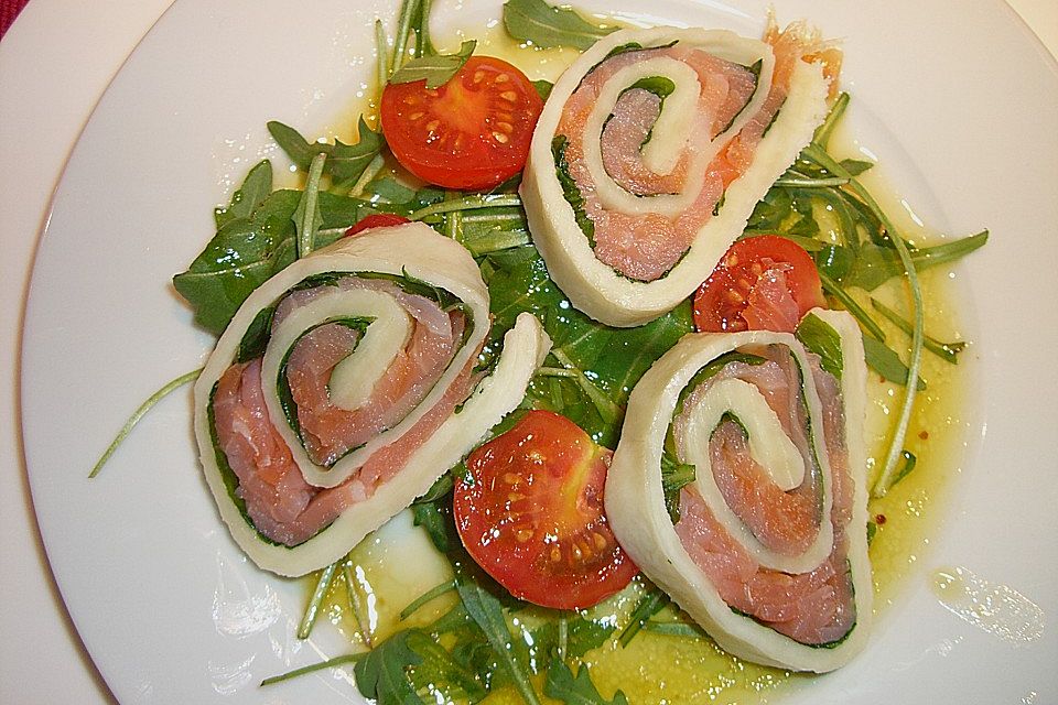 Mozzarella - Röllchen mit Lachs auf Rauke