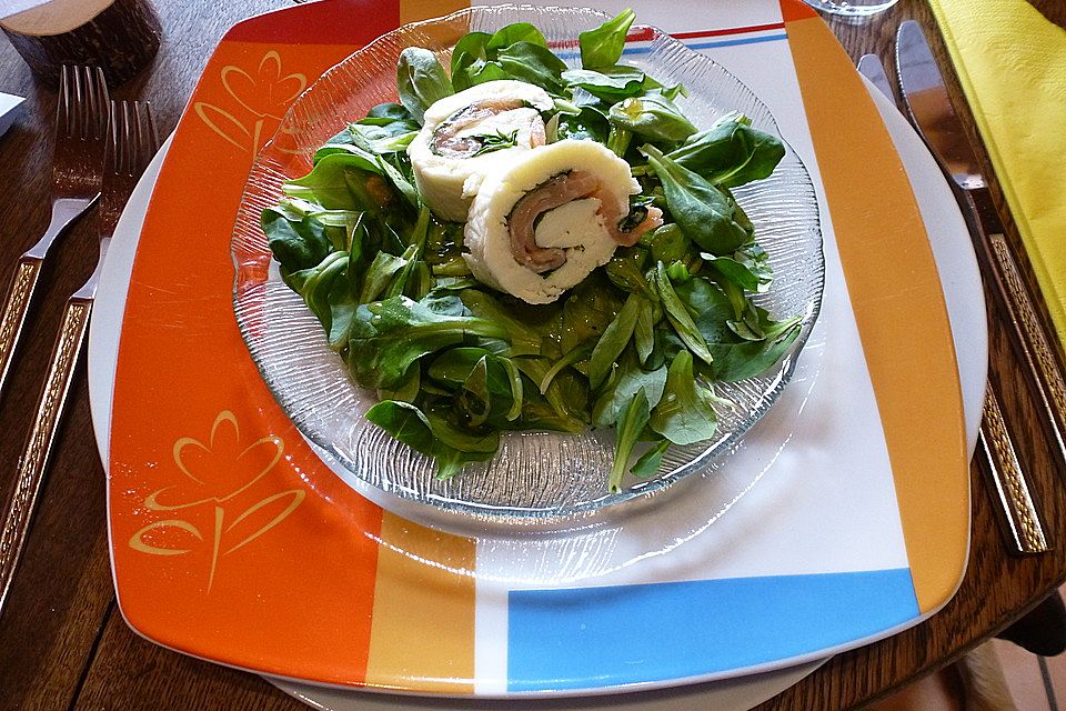 Mozzarella - Röllchen mit Lachs auf Rauke