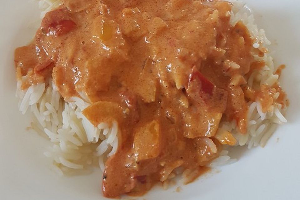 Nudeln mit Paprika-Sahnesauce