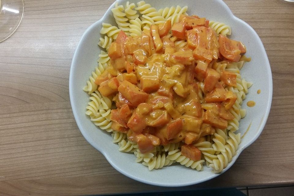 Nudeln mit Paprika-Sahnesauce