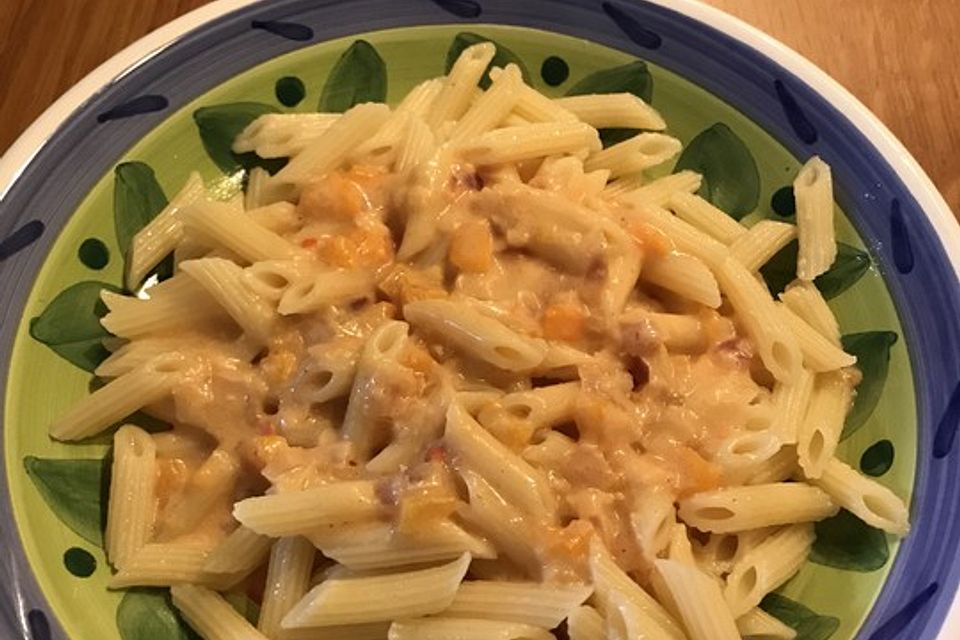 Nudeln mit Paprika-Sahnesauce