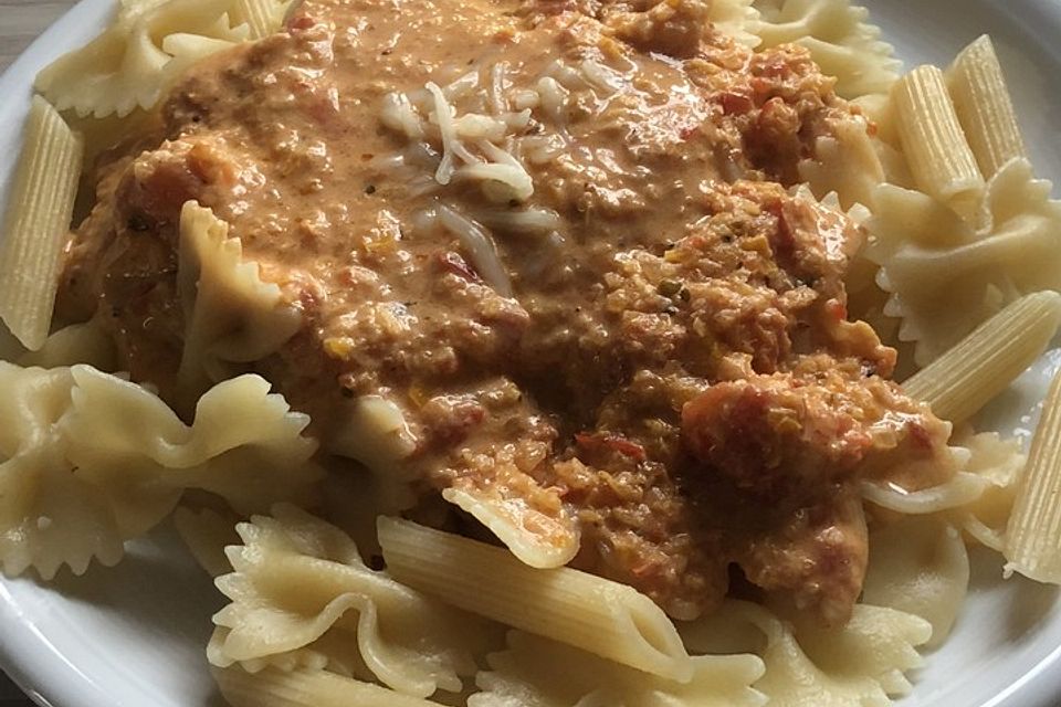 Nudeln mit Paprika-Sahnesauce