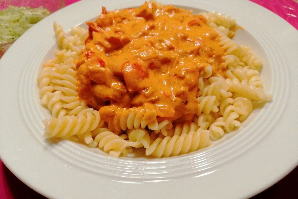 Nudeln mit Paprika-Sahnesauce